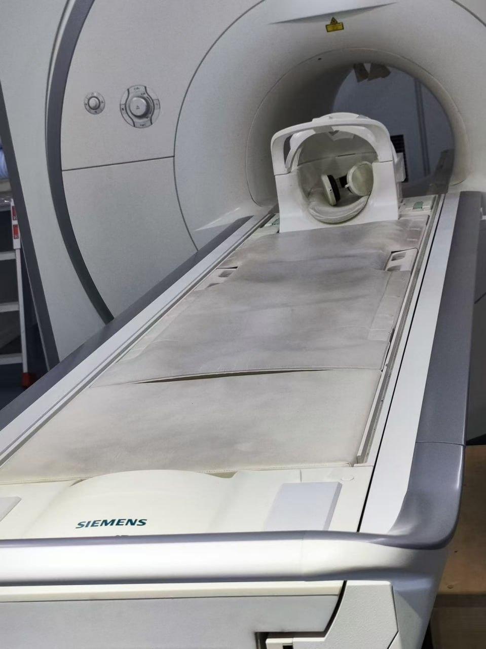 Sell MRI machine SIEMENS MAGNETOM Spectra 3T 2017 (China) | Bimedis