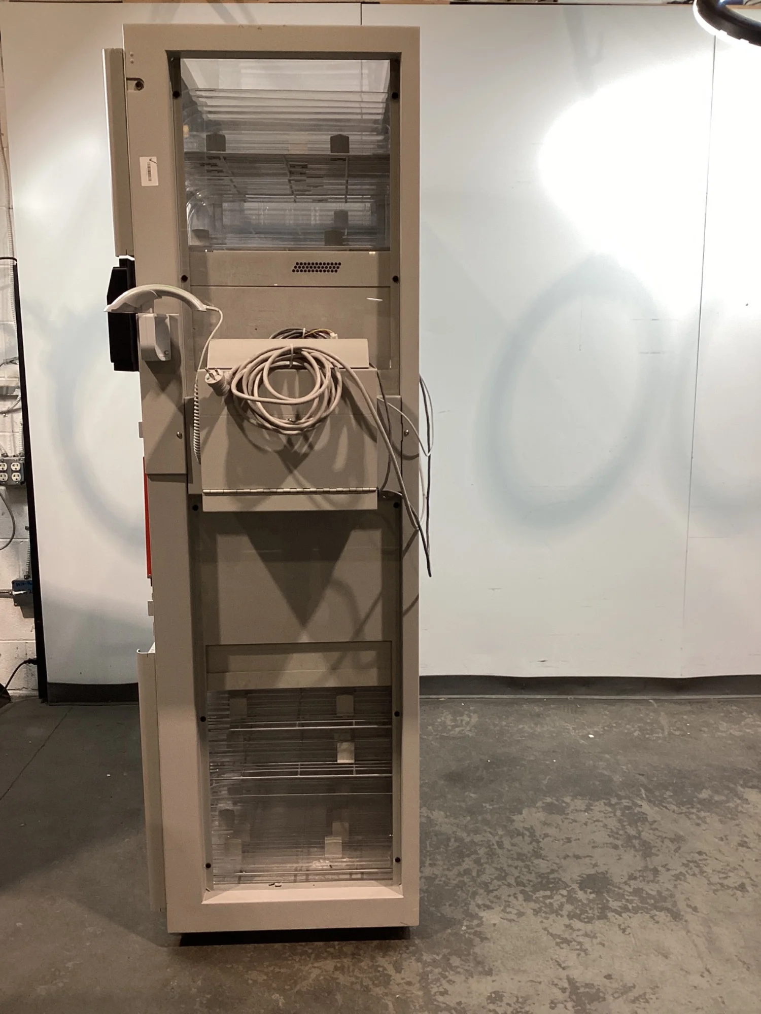 Sell Automated dispensing system OMNICELL Two-Cell Rx G4 MDA-FRM-002 ...