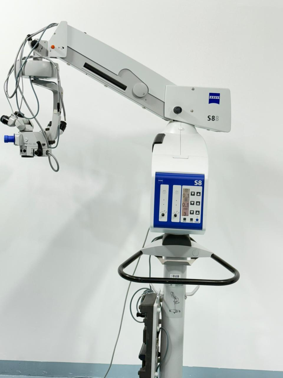 ZEISS OPMI Visu 200 Ophthalmic microscope