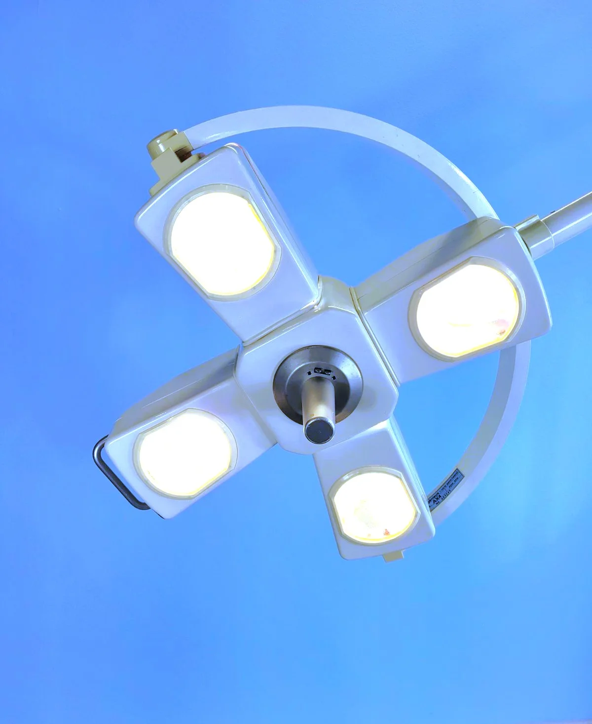 Sell Surgical light MAQUET Angenieux AX4 (France) | Bimedis
