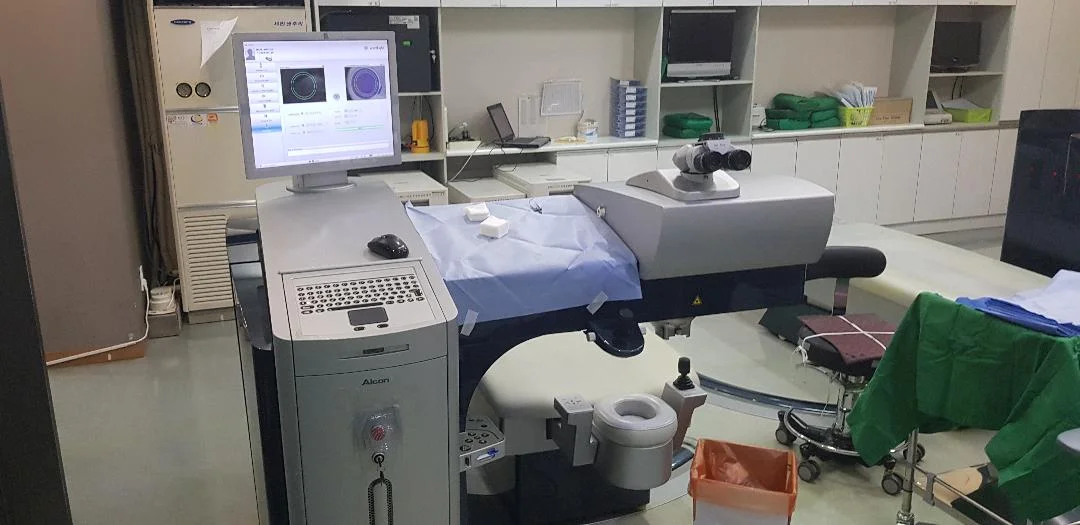 Sell Laser-Femto ALCON Wavelight FS200 2011 (South Korea) | Bimedis