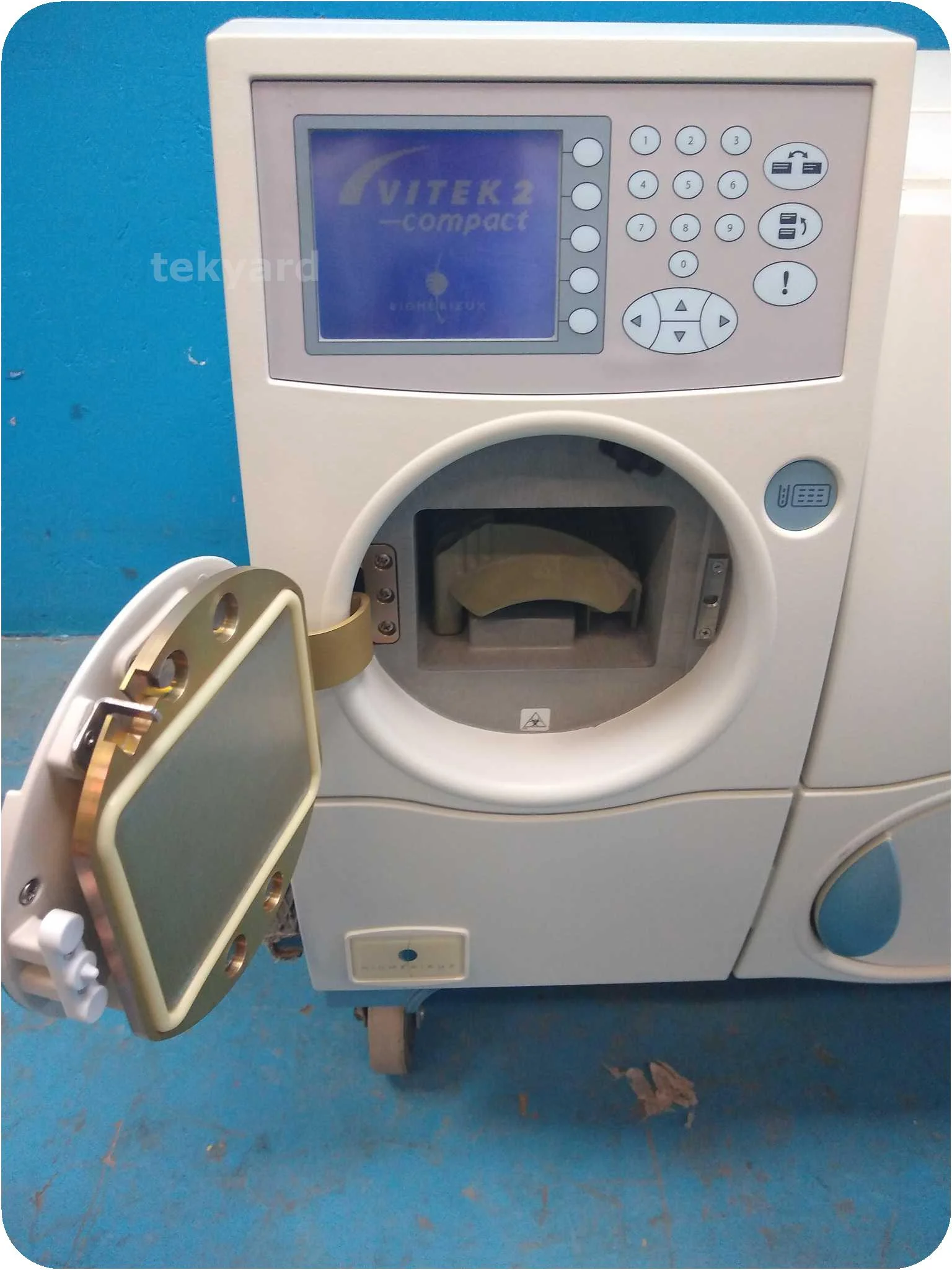 Vitek Instrument Sell Microbiological Analyzer BIOMERIEUX VITEK 2 Compact (United States ...