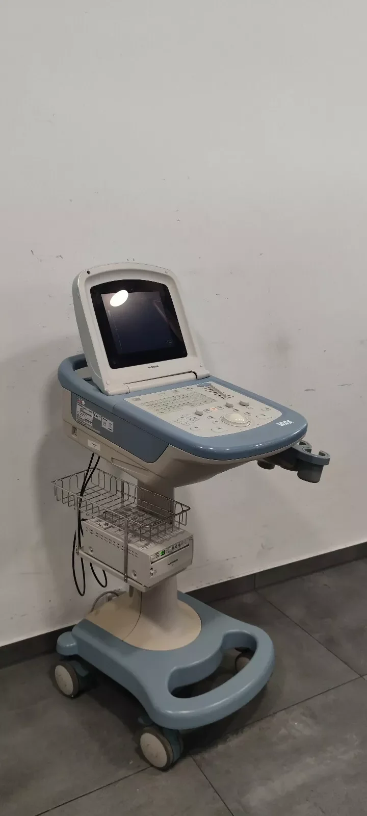 Sell Ultrasound Machine TOSHIBA Famio 5 (SSA-510A) 2006 (Germany) | Bimedis