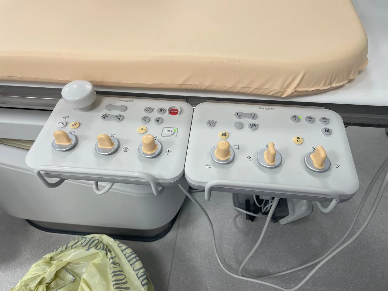 Fd10 Sell Cath Angio Lab PHILIPS Allura Xper FD10 2010 (France) | Bimedis
