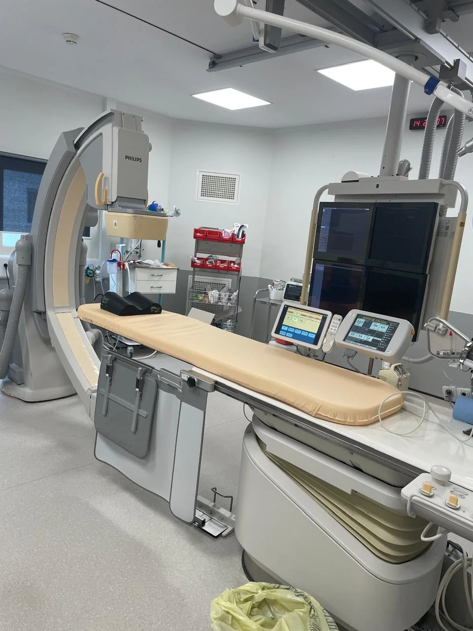 Fd10 Sell Cath Angio Lab PHILIPS Allura Xper FD10 2010 (France) | Bimedis
