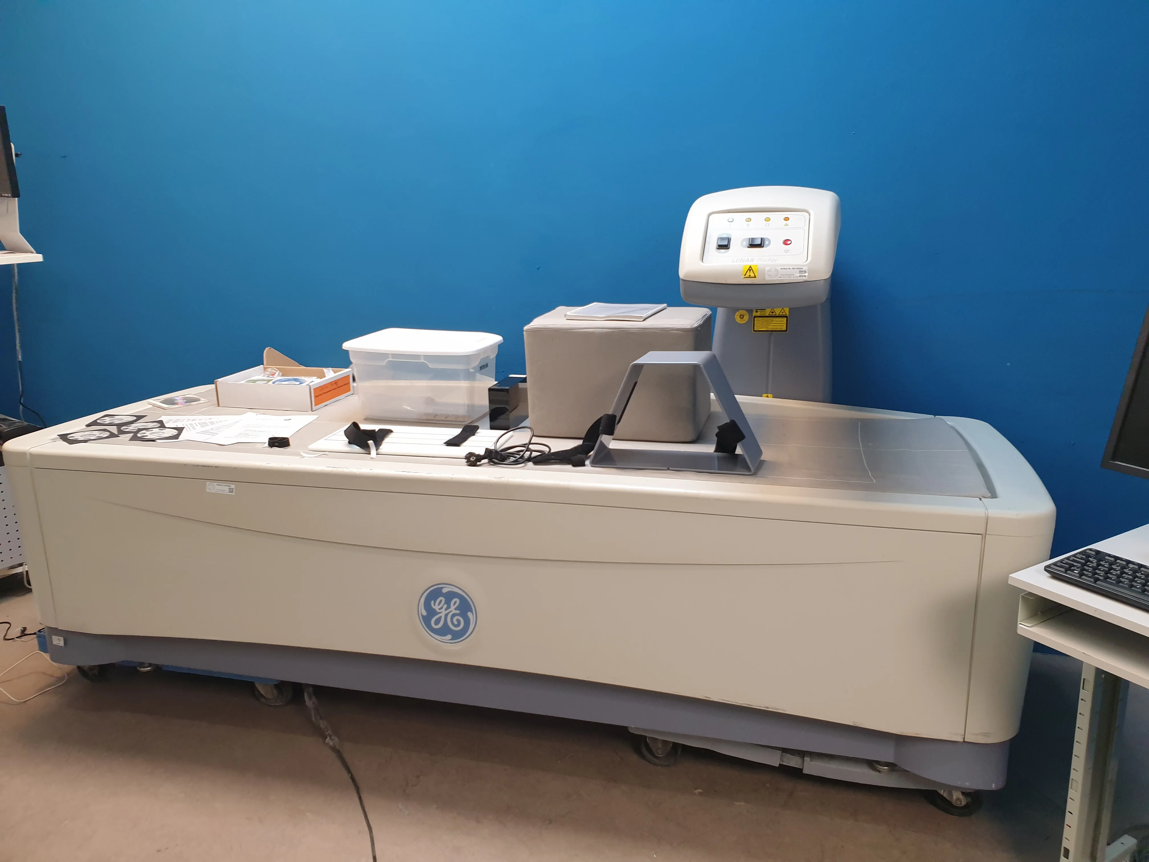 Sensitometer In Radiology Sell X-ray Bone Densitometer GE Lunar Prodigy (Germany) | Bimedis