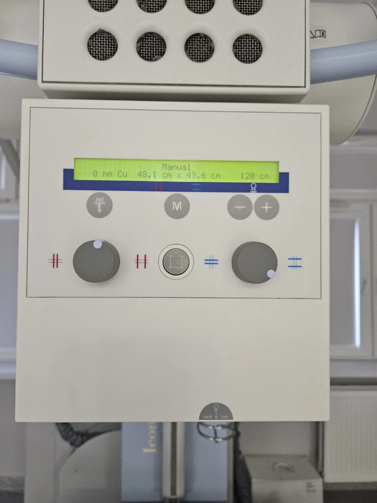 Venta de Máquina de rayos X SIEMENS AXIOM ICONOS R200 (Polonia) | Bimedis