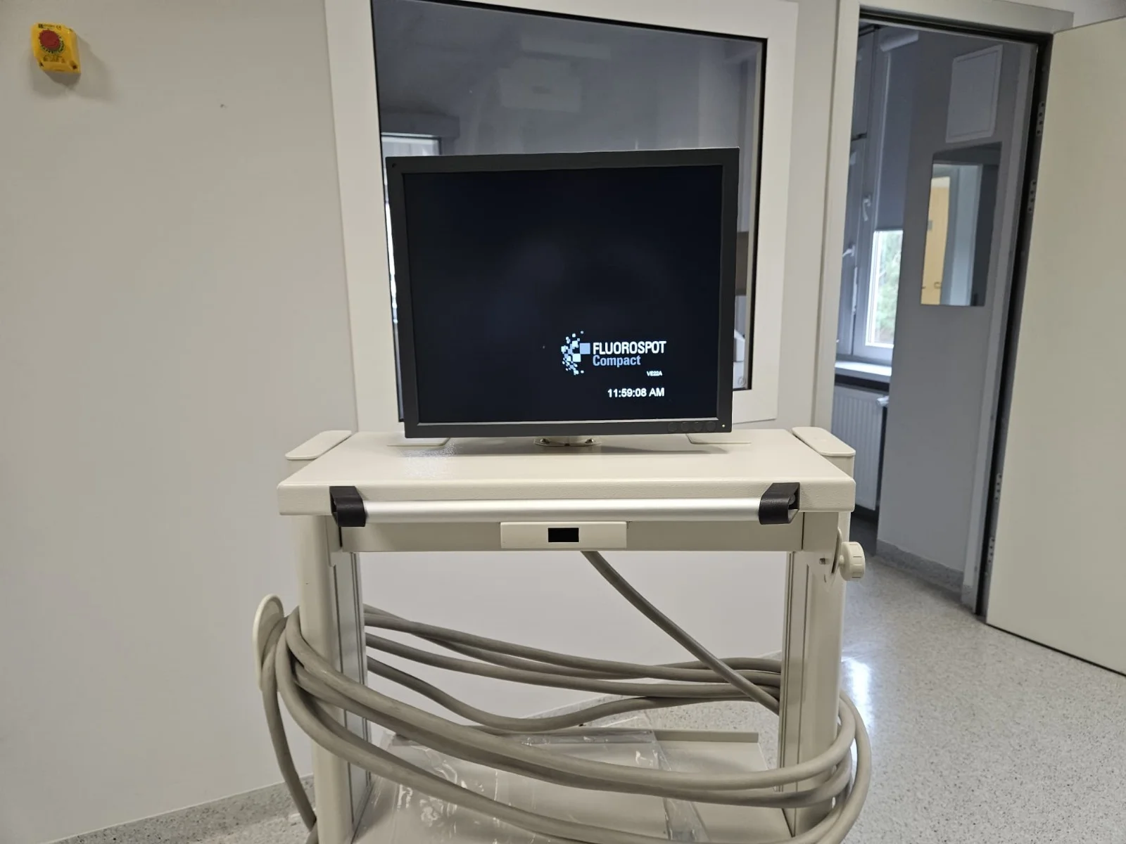Venta de Máquina de rayos X SIEMENS AXIOM ICONOS R200 (Polonia) | Bimedis