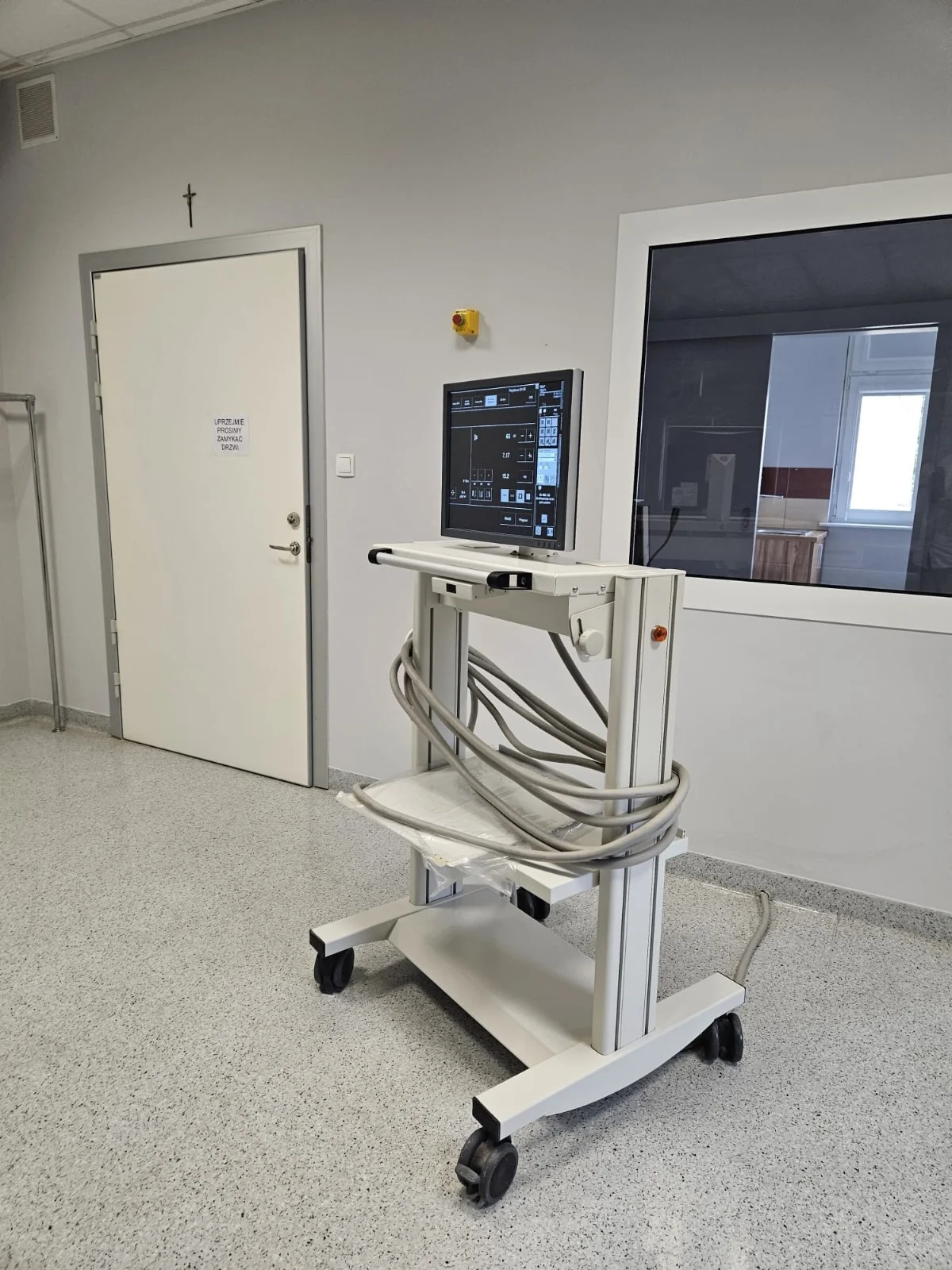 Venta de Máquina de rayos X SIEMENS AXIOM ICONOS R200 (Polonia) | Bimedis