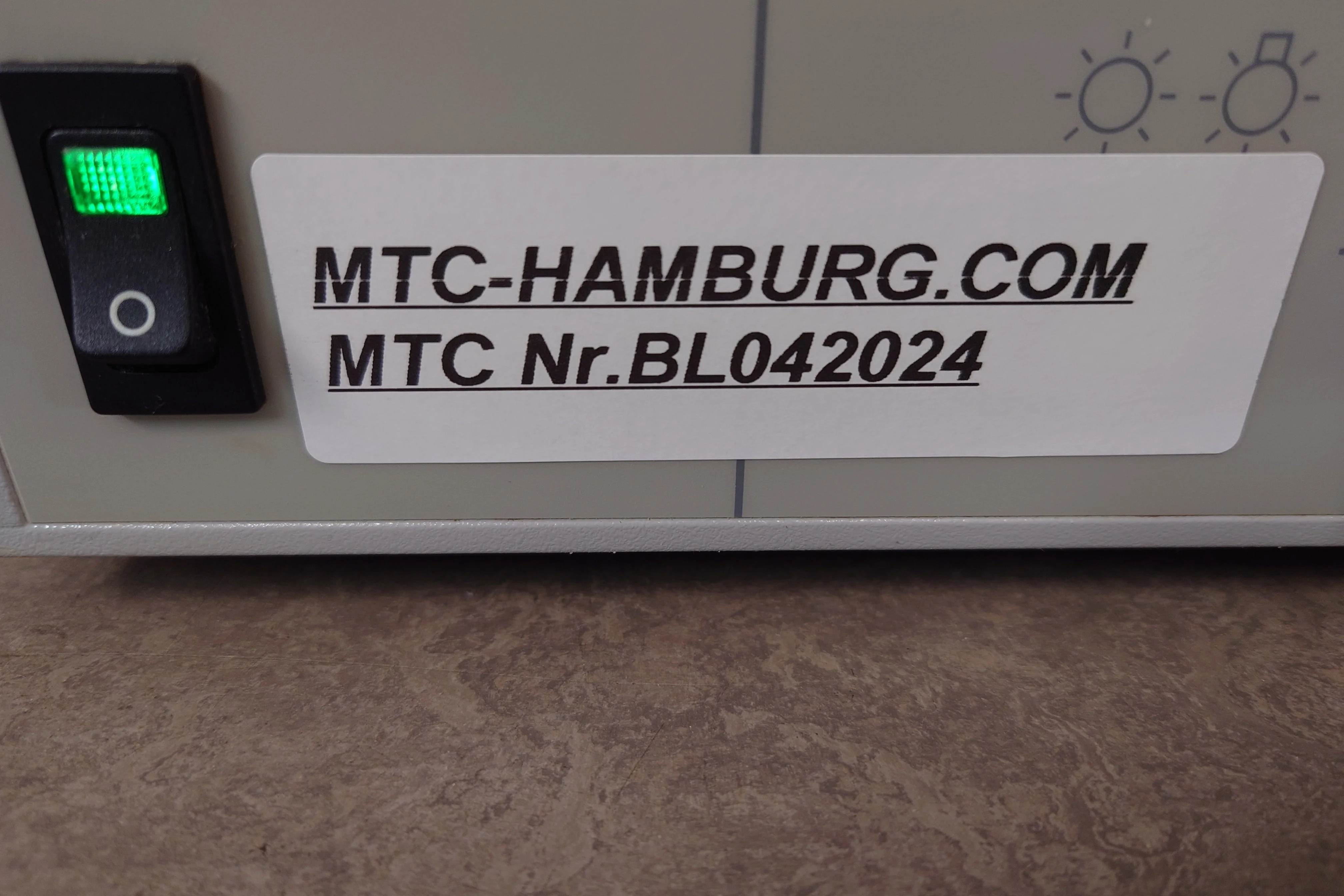 Sell Endoscope light source KARL STORZ halogen 150 201123 20 (Germany ...