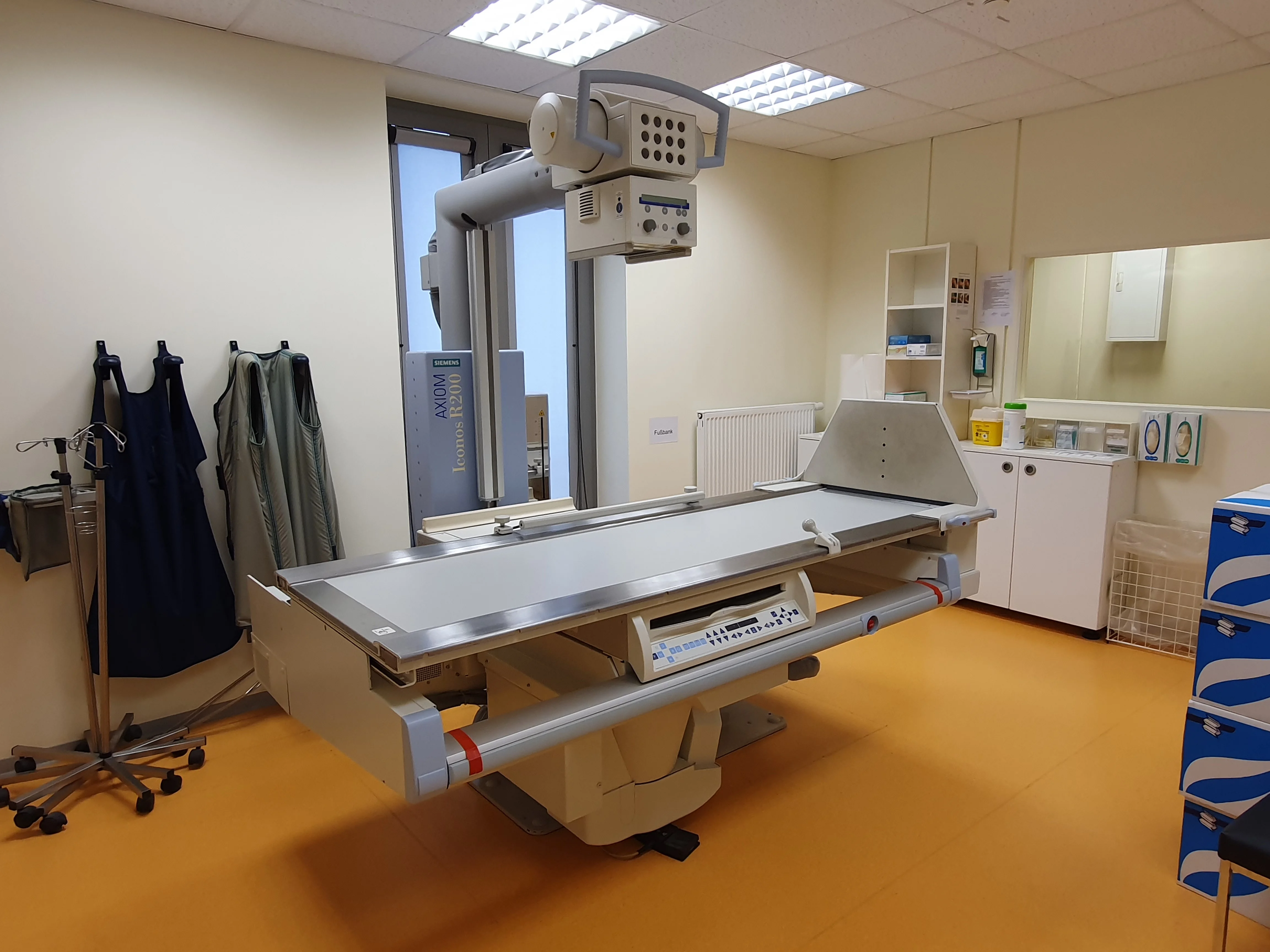 Venta de Máquina de rayos X SIEMENS AXIOM ICONOS R200 (Austria) | Bimedis