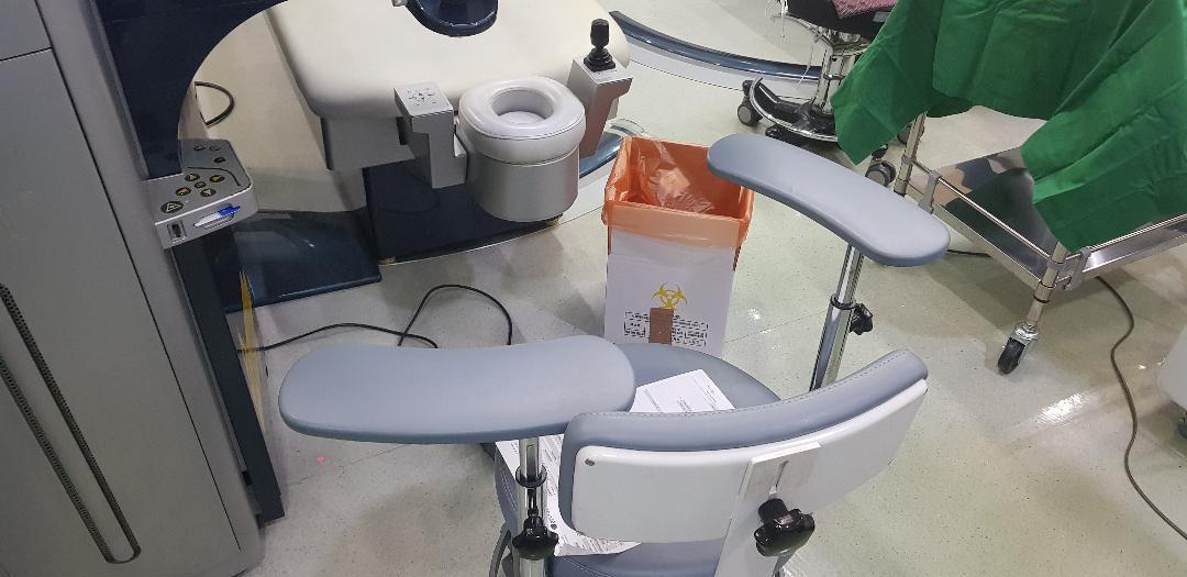 Sell Laser-Femto ALCON Wavelight FS200 2012 (South Korea) | Bimedis