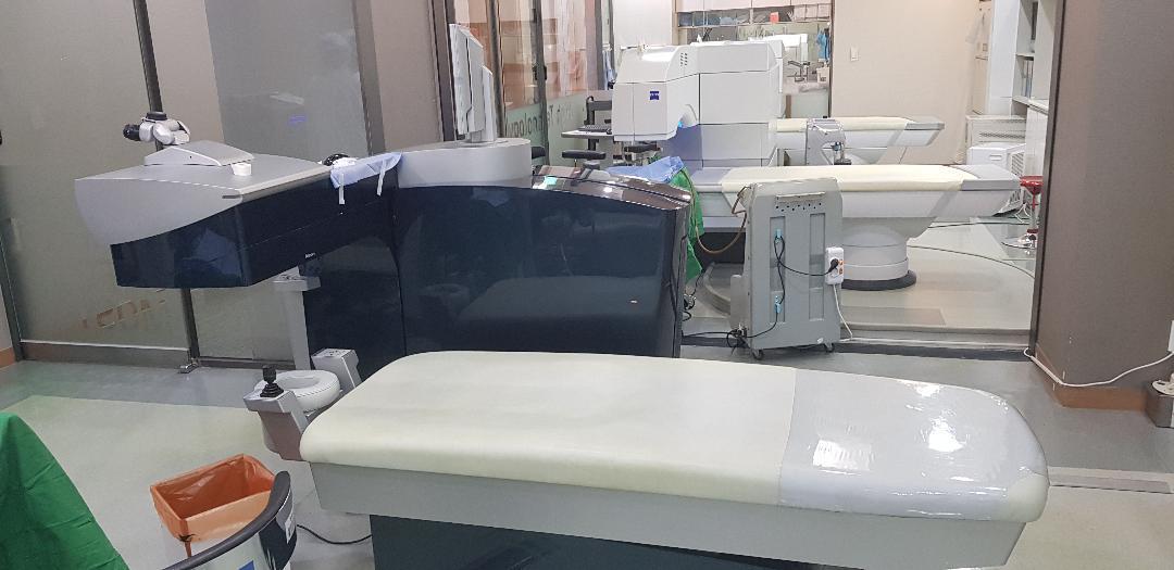 Sell Laser-Femto ALCON Wavelight FS200 2012 (South Korea) | Bimedis