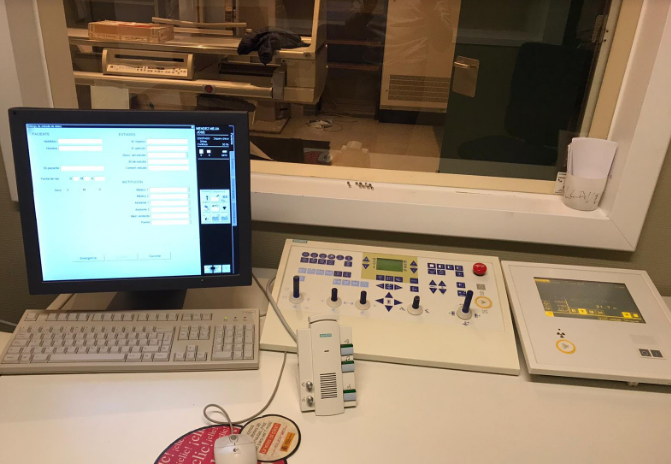 Vender Máquina de rayos X SIEMENS AXIOM ICONOS R200 2000 (España) | Bimedis