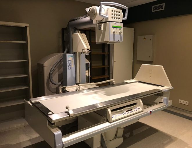 Vender Máquina de rayos X SIEMENS AXIOM ICONOS R200 2000 (España) | Bimedis