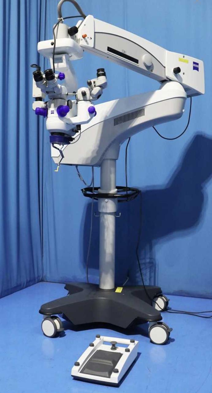 ZEISS OPMI Lumera 700 Ophthalmic microscope