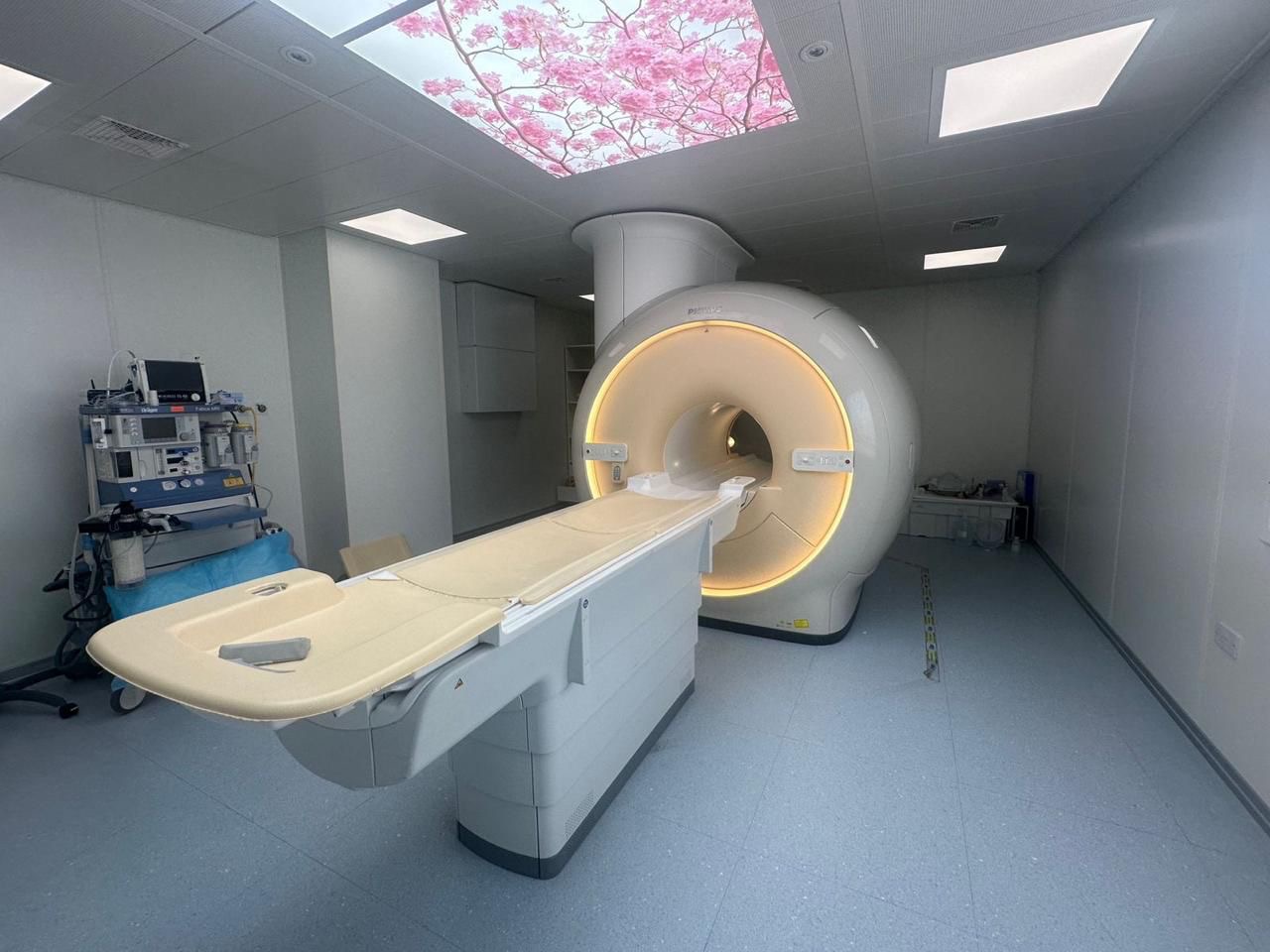 PHILIPS Ingenia 1.5T MRI machine