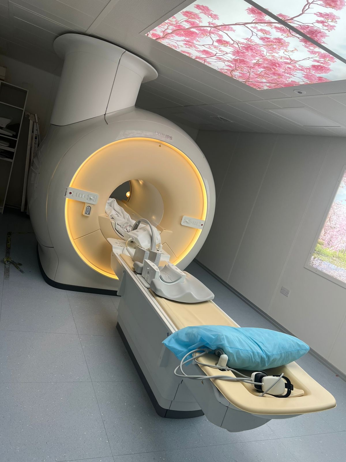 PHILIPS Ingenia 1.5T MRI machine