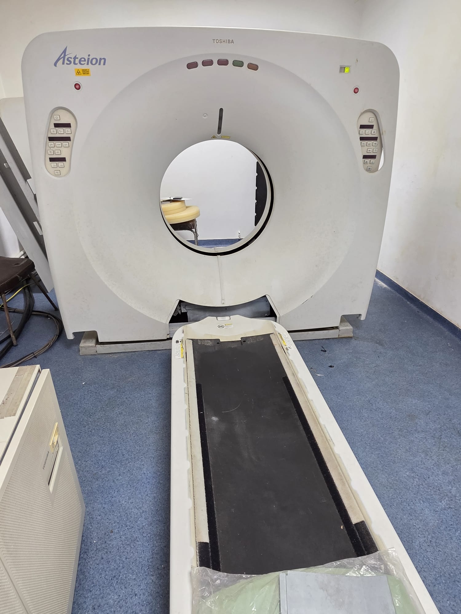 Sell CT Scanner TOSHIBA Asteion 4 2006 (Romania) | Bimedis
